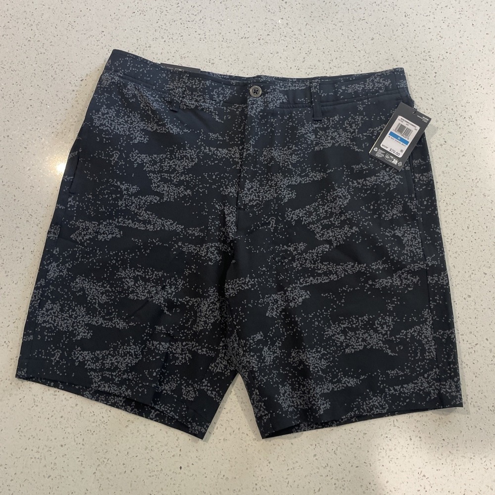 NWT Under Armour Mens Size 36 UA Golf Black Gray Camo Printed Stretch Shorts